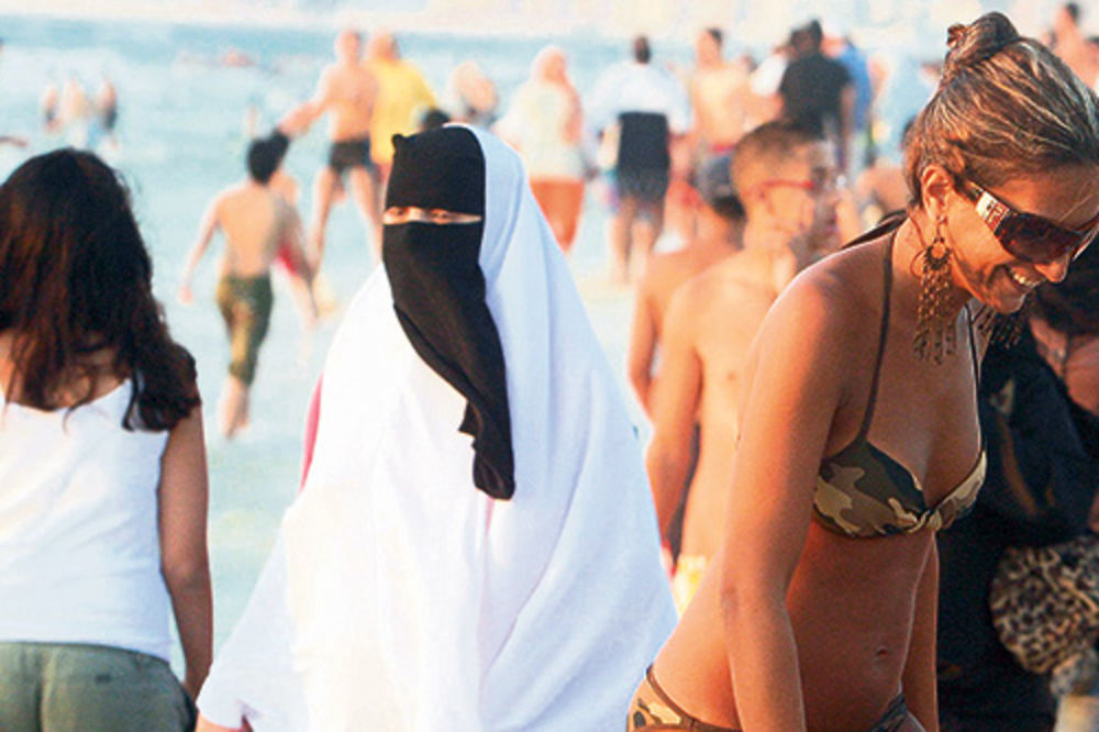 ŠERIJAT: Egipat zabranjuje bikini i alkohol?