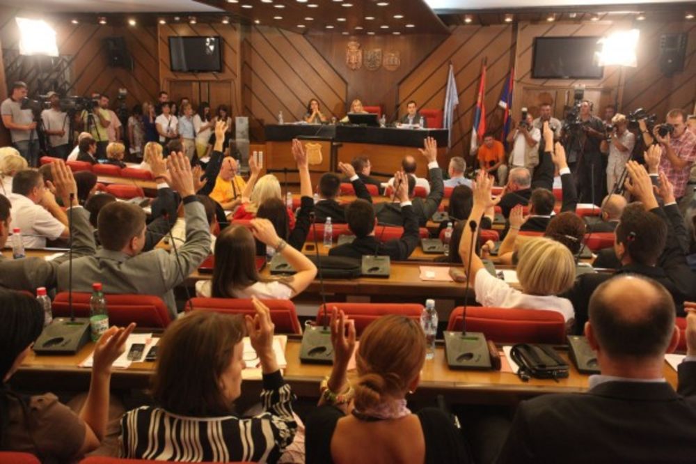 DS bojkotovao odbornika SNS u novosadskoj skupštini