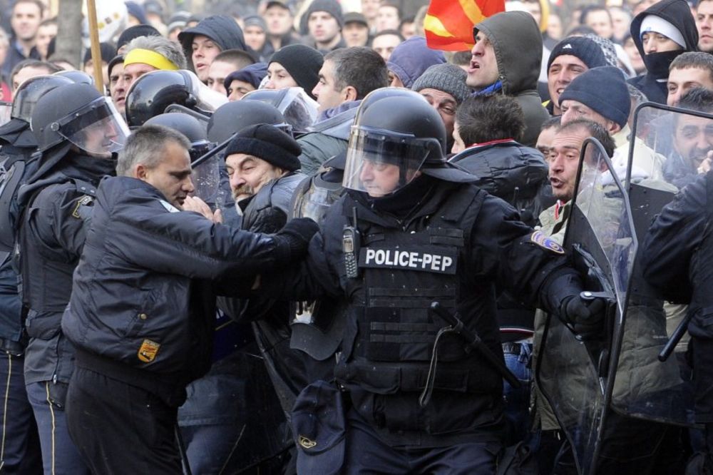 Opozicija se iz protesta šetala Skopljem