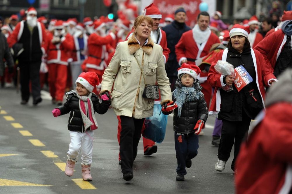 Trka Deda Mrazeva zatvara saobraćaj u centru Beograda