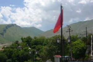 PRST U OKO: Albanska zastava vijori se u Dobrosinu!