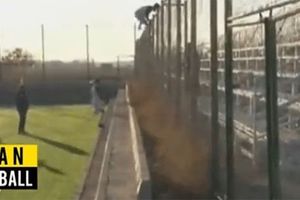 LUDILO: Igrač preskočio ogradu i pretukao navijača
