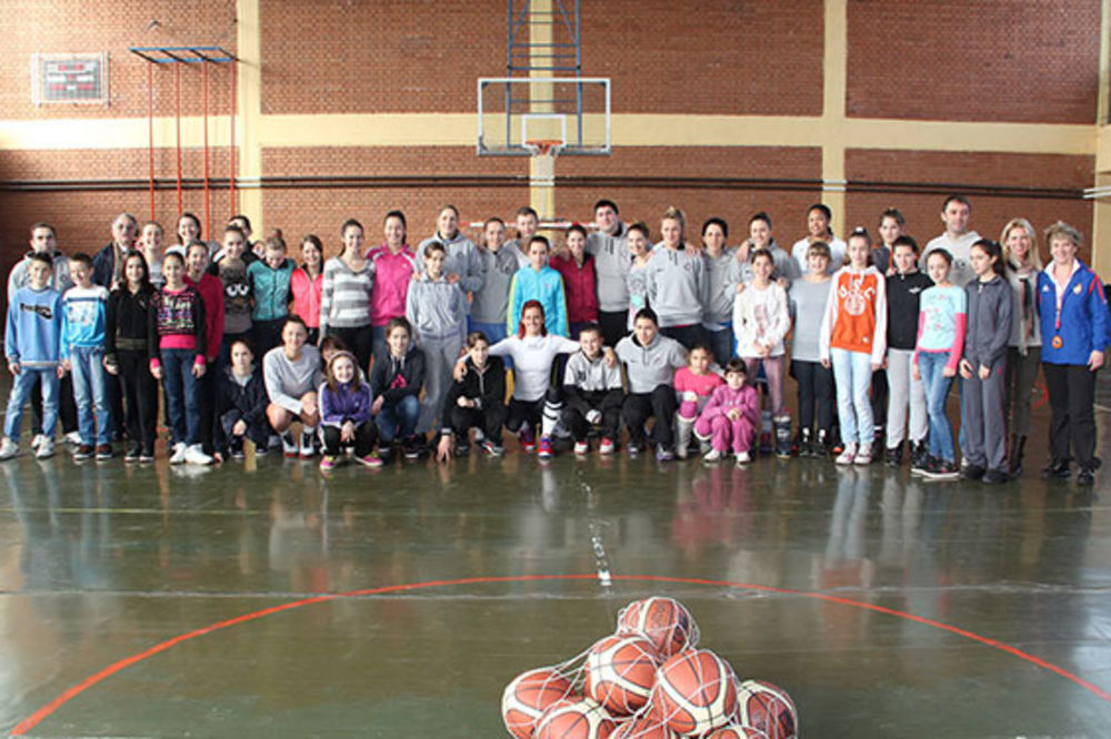 Košarkašice Partizana sa naslednicama u Rumi