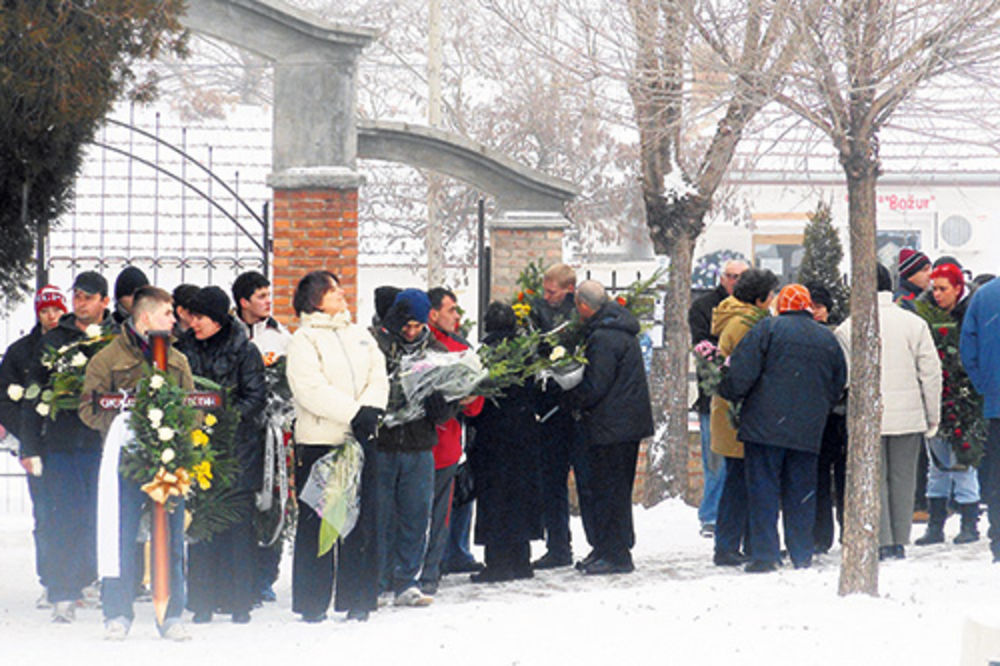 ŽALOST: Snežin mladić se nije pojavio na sahrani