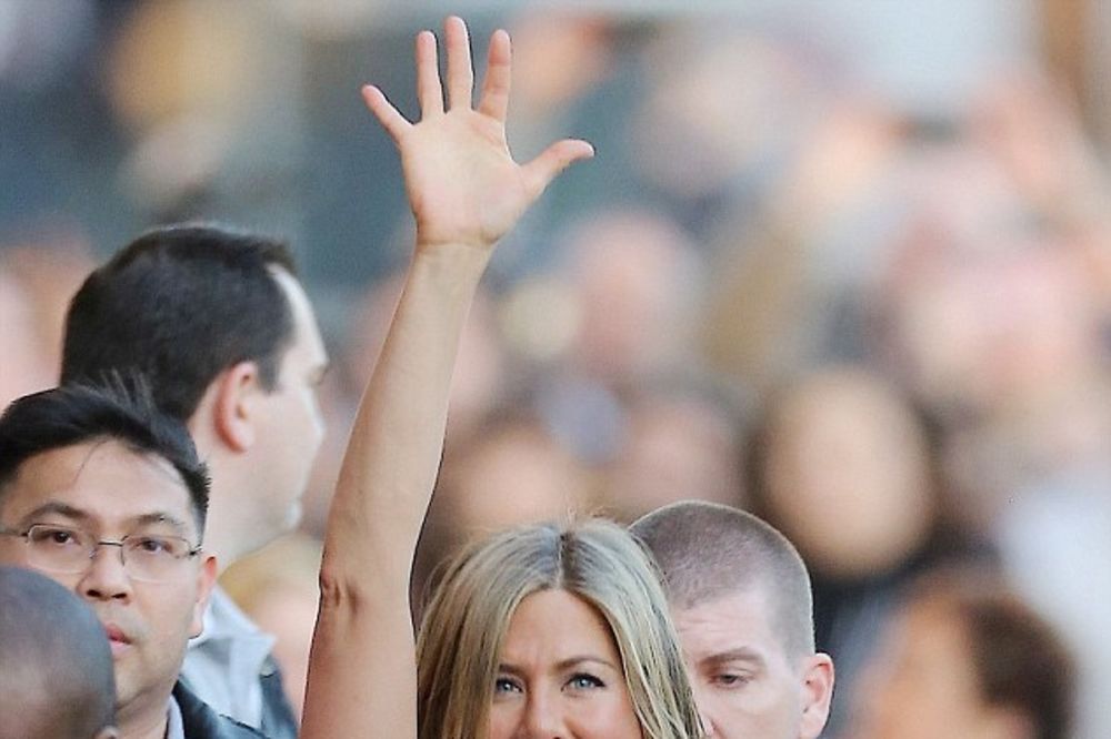 BUCA: Dženifer Aniston nabacila 10 kilograma