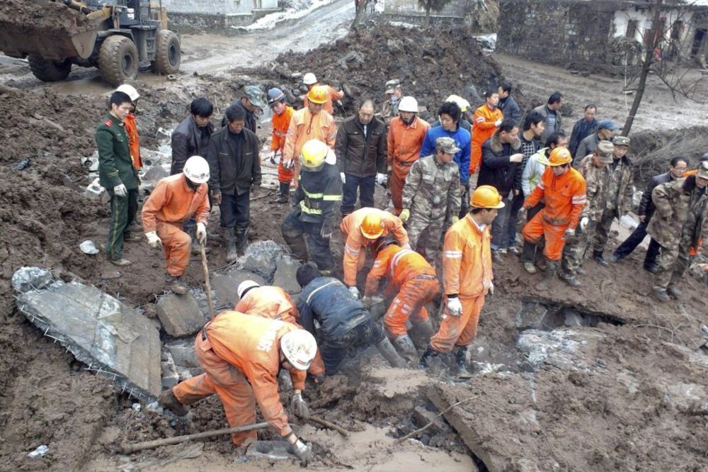 Kina: Odron zatrpao selo
