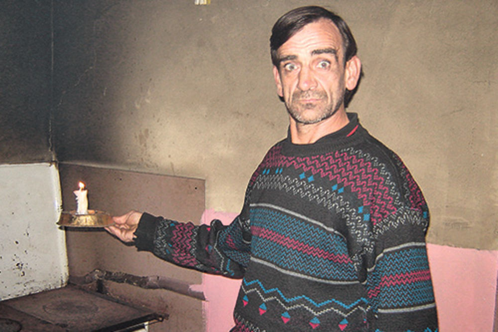 NEZAMISLIVO: Nadničar šest godina živi bez struje!