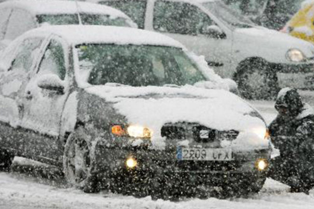Sneg i olujni vetrovi širom Evrope odneli 13 života