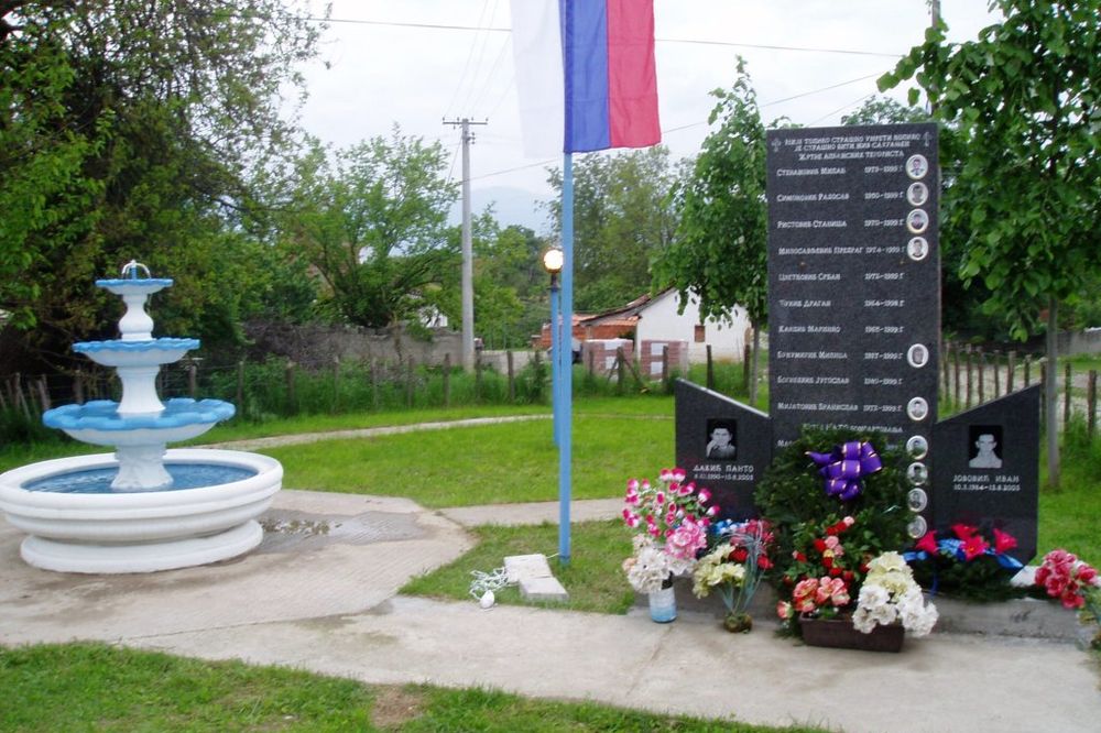 GORAŽDEVAC: Pucano na spomenik ubijenoj deci