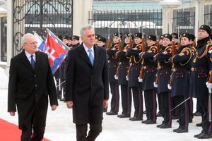 Nikolić u Slovačkoj: Gašparoviču uručio Orden Srbije