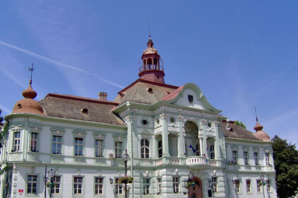 OPRANA: Zastava Vojvodine vraćena na Gradsku kuću u Zrenjaninu