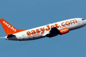 PANIKA U LONDONU: Avion prinudno sleteo na Getvik