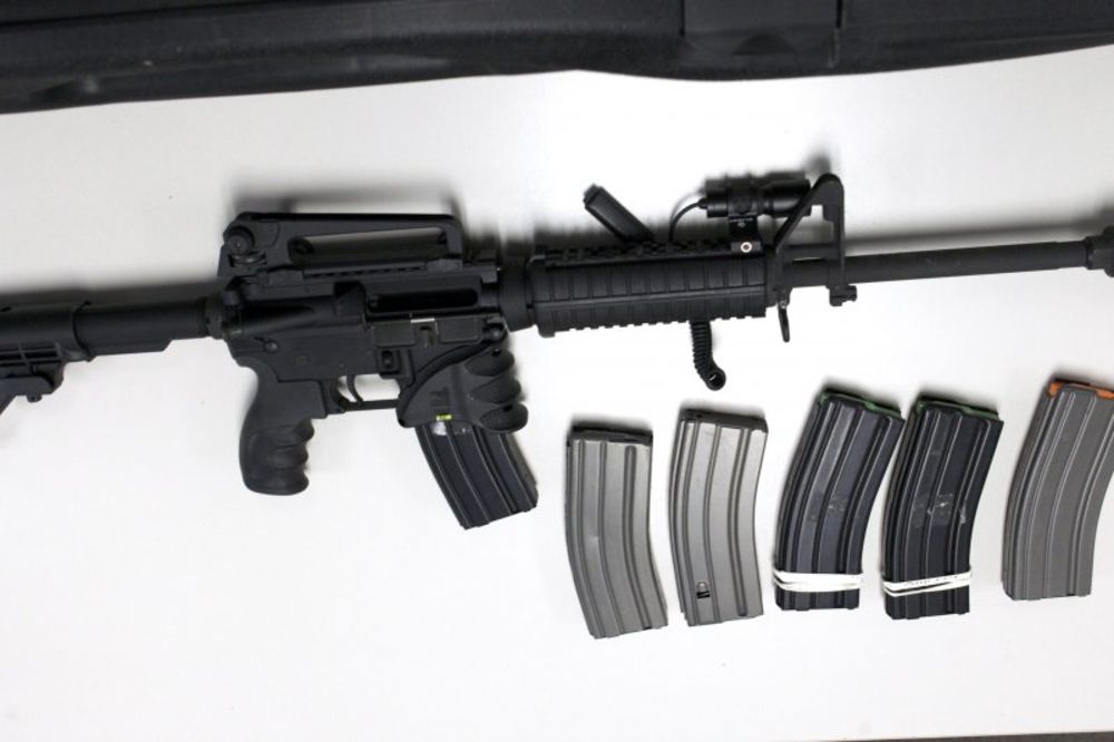 Policajci kupuju poluautomatske puške kako bi parirali kriminalcima
