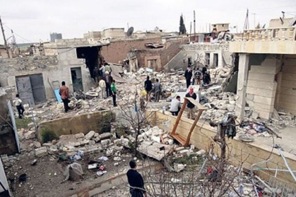 Vazdušni napad na grad Mandžib  i Daraju