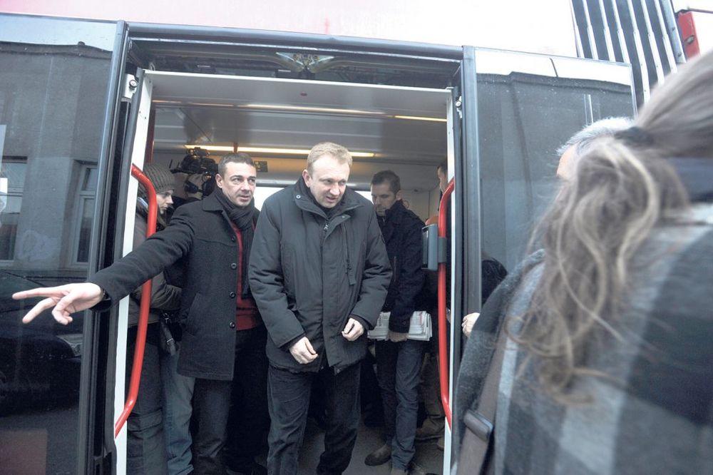 KURIR OTKRIVA:Tender za bus-plus namešten, a Đilas ćuti