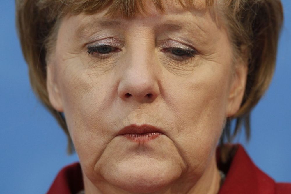 NEMCI BESNI: Srbin u Beču izvajao Merkelovu u nezgodnoj pozi