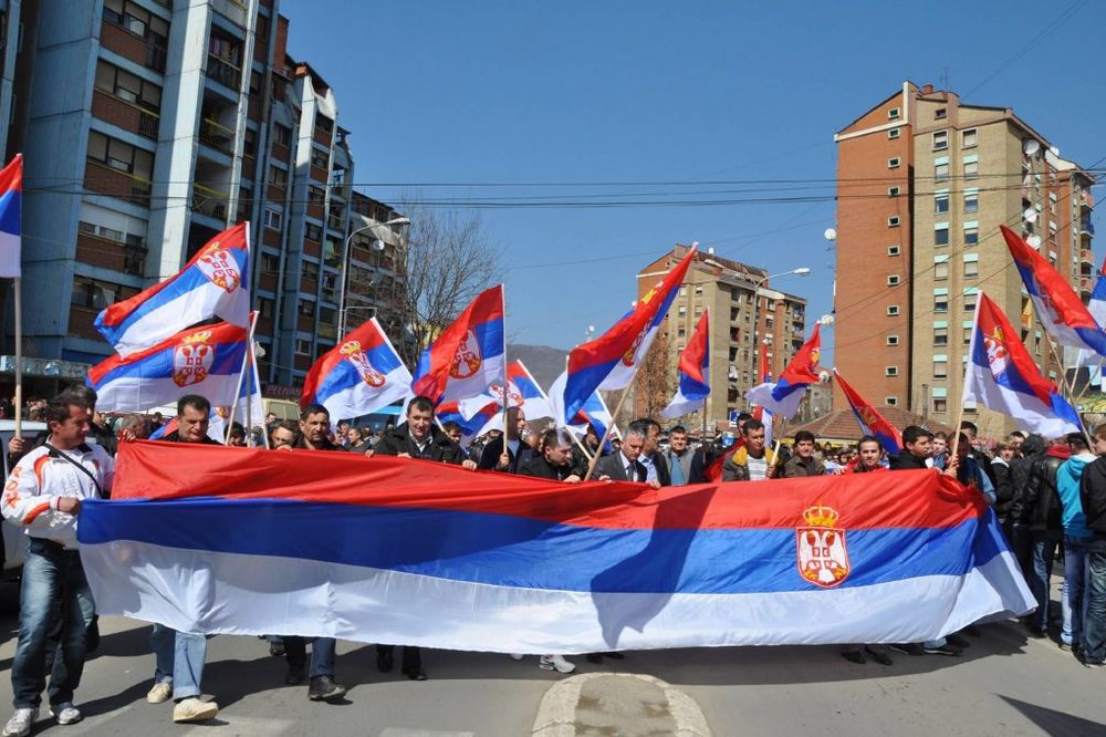 MITING U MITROVICI: 10.000 Srba za nove barikade