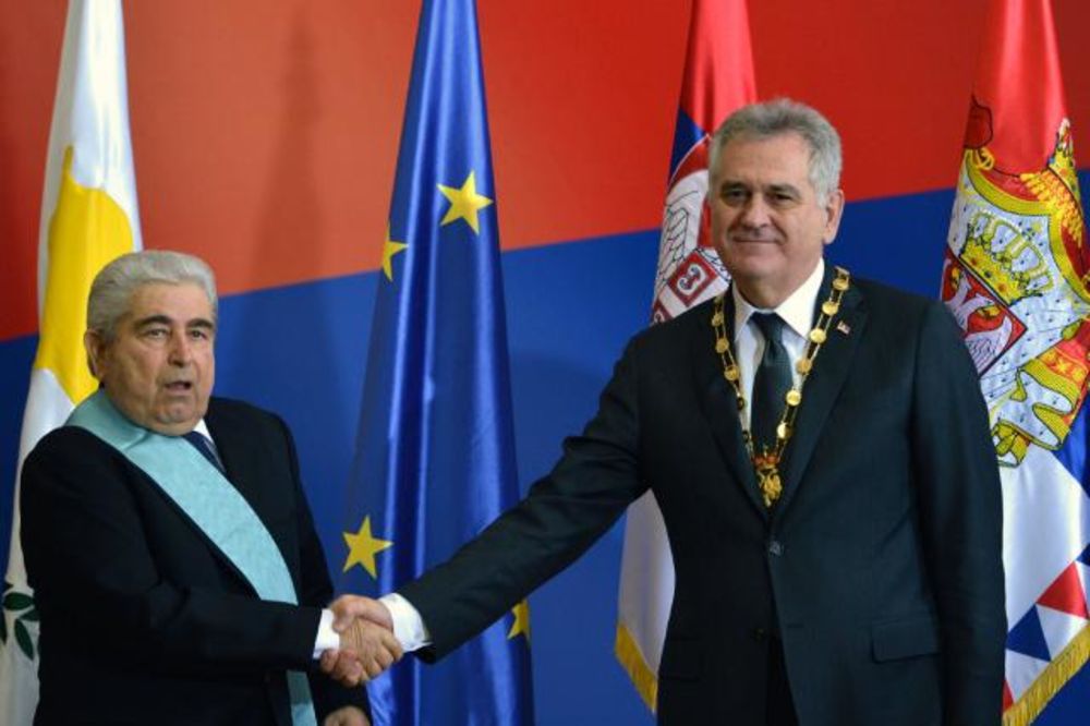 Predsednici Nikolić i Hristofijas razmenili ordenje