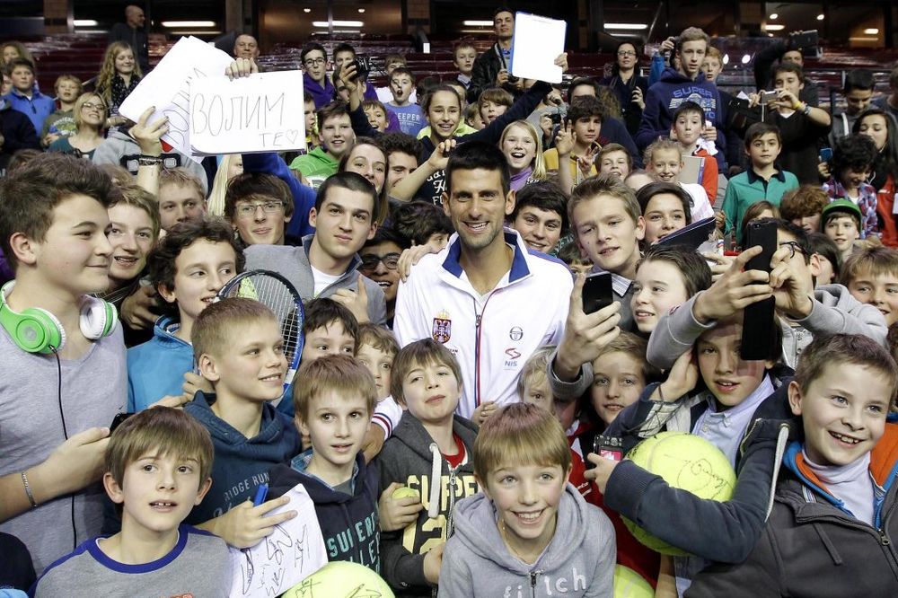OBRADOVAO DECU: Novak se slikao sa malim Belgijancima