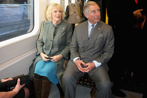 Princ Čarls odveo Kamilu u londonski metro