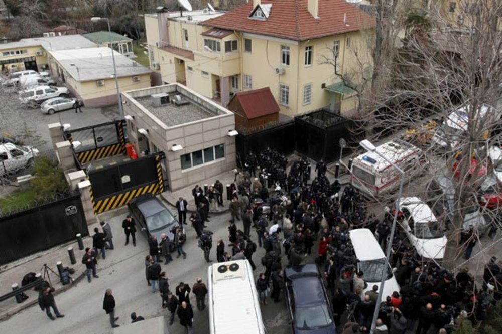 Napadnuta američka ambasada u Ankari, bombaš se razneo
