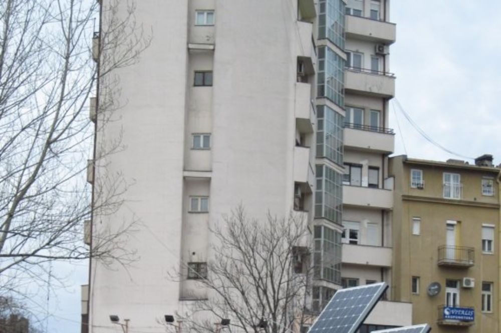 POKLON: Park na Slaviji dobio solarni punjač