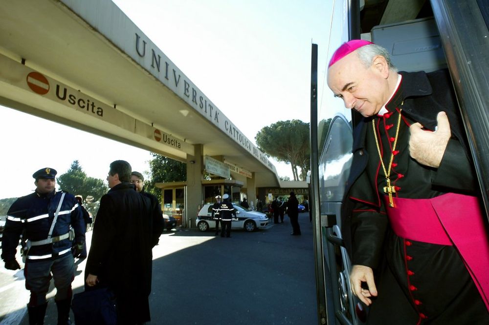 NADBISKUP: Vatikan treba da podrži gejeve