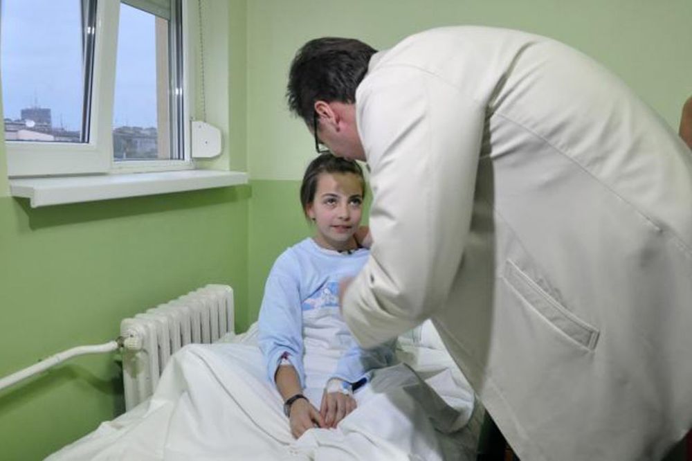 Vučić posetio decu ranjenu u Mitrovici!