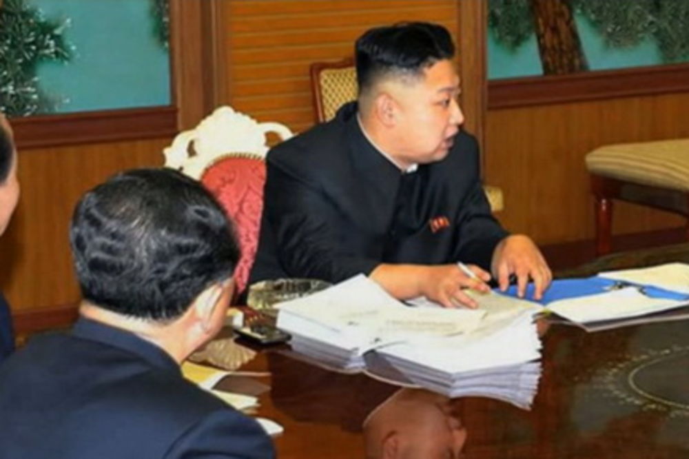 OPŠTA FRKA: Koji telefon koristi vođa Severne Koreje?!