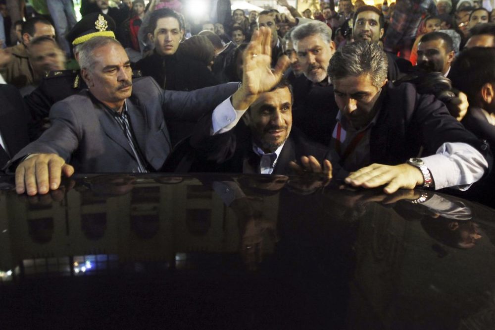 NAJVEĆA UVREDA: Cipelom i na Ahmadinedžada