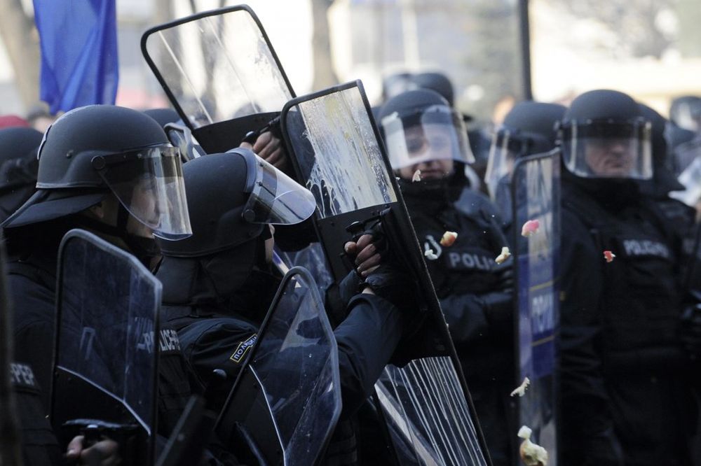 PROTEST OVK: Ambasadu Srbije čuva 200 policajaca