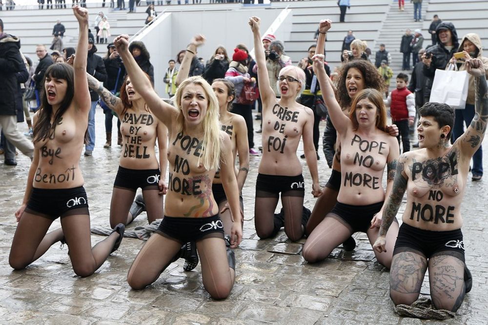 FEMEN GRUDIMA NA SRBIJU: Čekamo vaš poziv!
