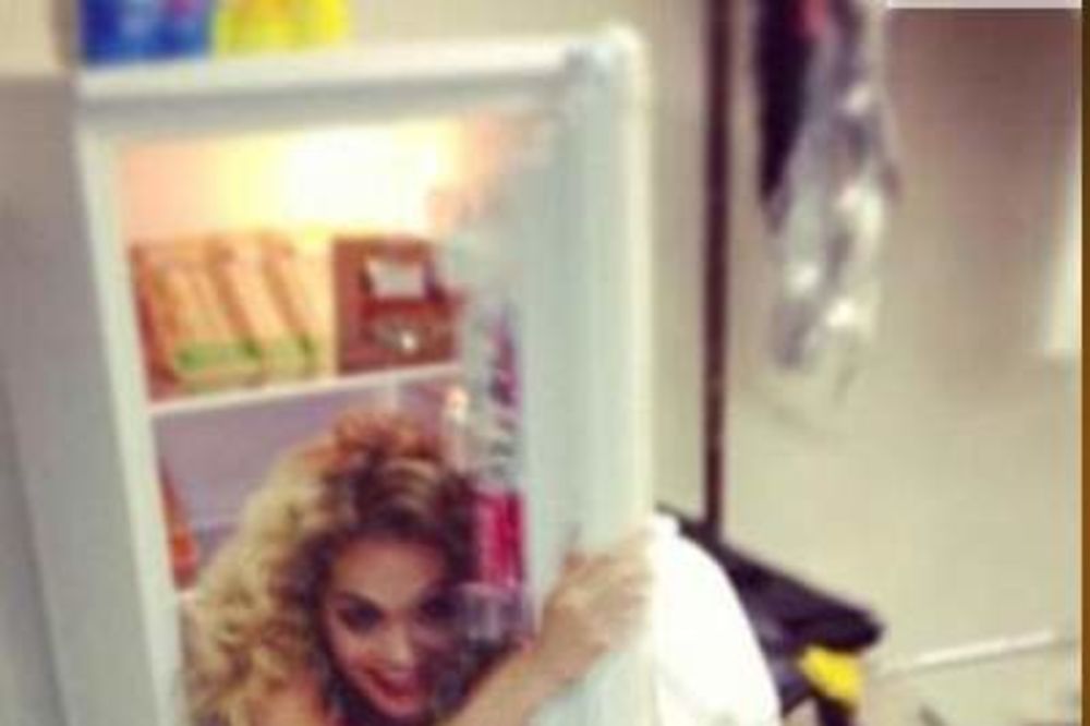 Rita Ora pozirala u frižideru