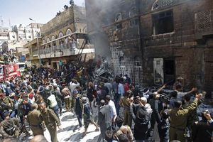 JEMEN: Vojni avion pao na grad i ubio 11 ljudi na zemlji