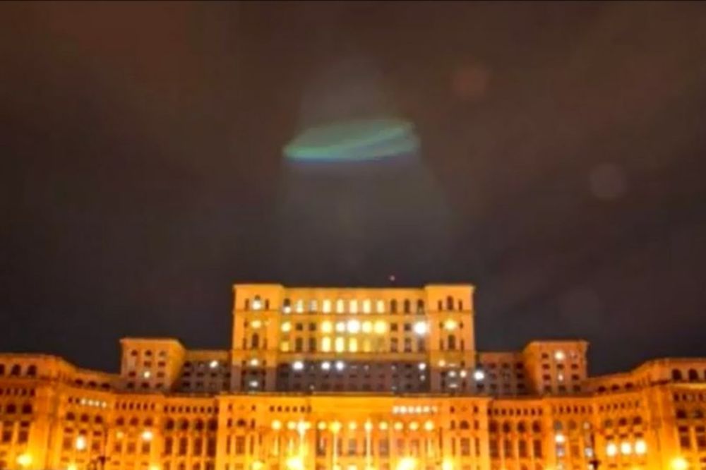 NLO snimljen iznad rumunskog parlamenta