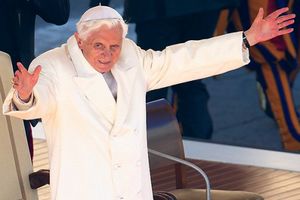 POSLEDNJA MISA: Papa Benedikt XVI vratio crvene cipele
