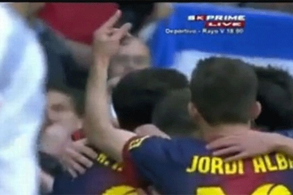 SRAMOTA: Alba pokazao srednji prst navijačima Reala!