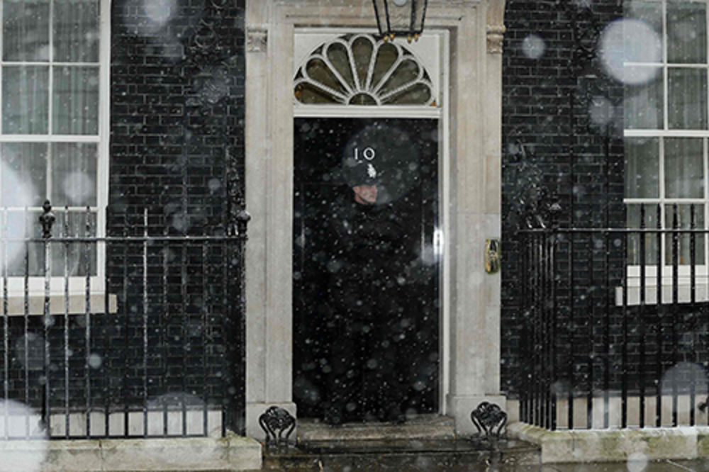 Držao nož pod grlom ispred kuće britanskog premijera