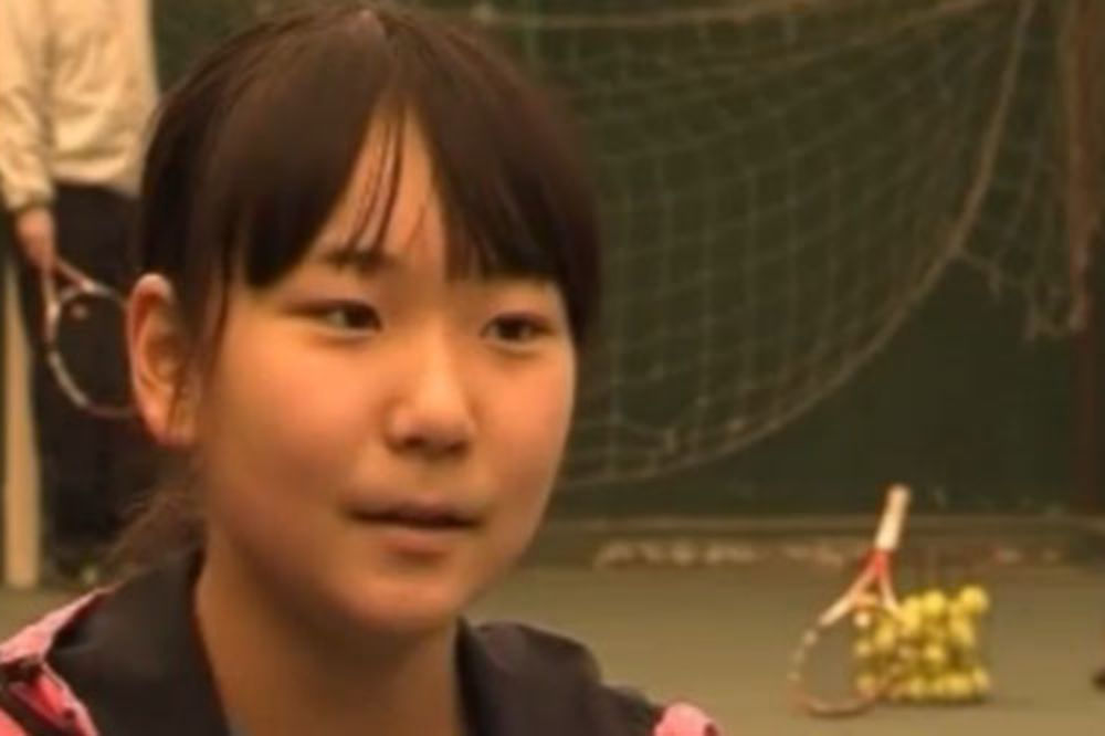Mala Japanka igra tenis u Pančevu
