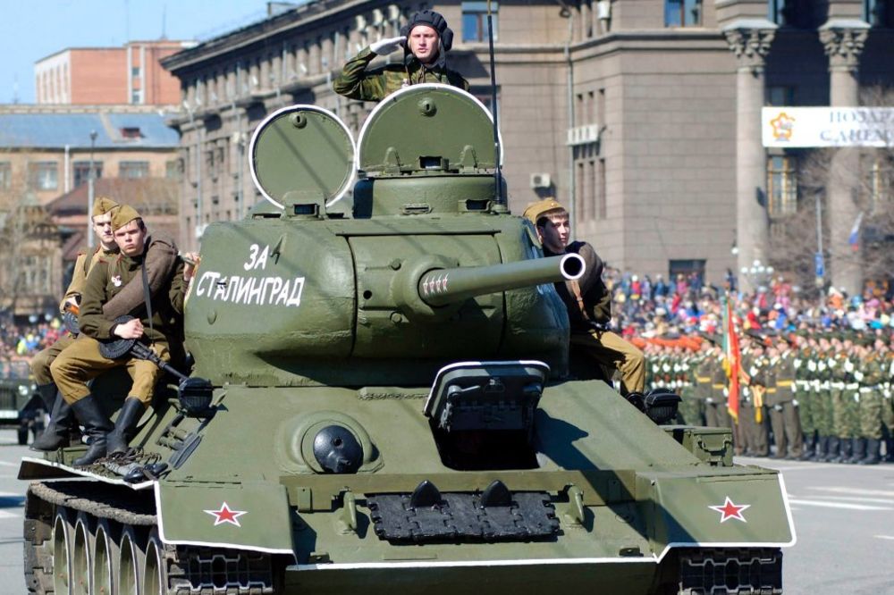 Poklon ženama na Putinov način: Draga, evo ti tenk!
