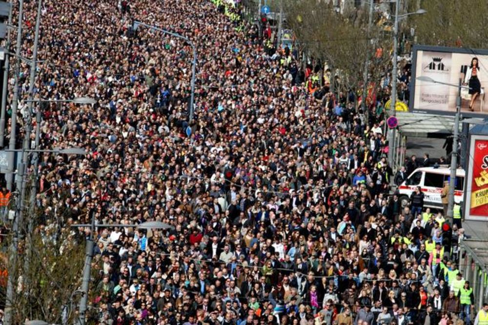 Više od 15.000 ljudi u Šetnji za Zorana
