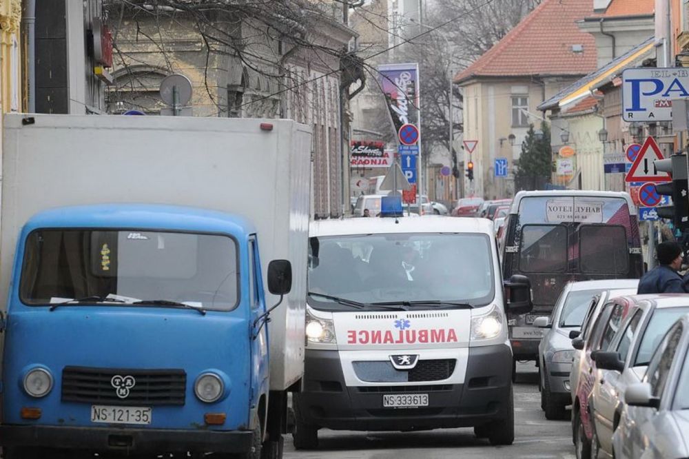 NOVI SAD: Muškarac (34) teže povređen u udesu