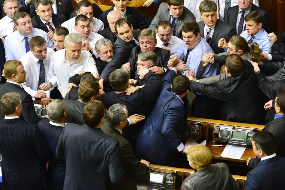 KLIČKO ISKULIRAO: Masovna tuča zbog ruskog u ukrajinskom parlamentu