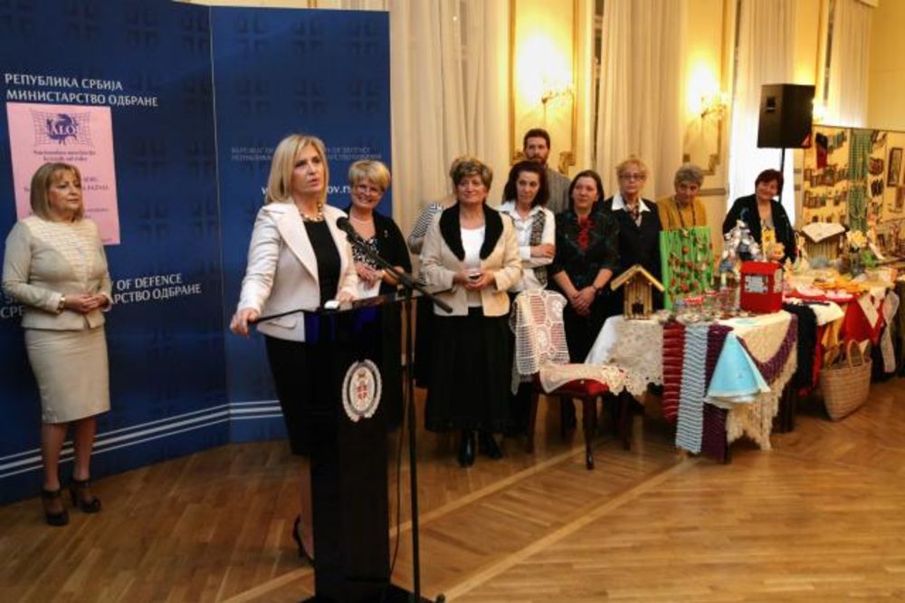 Prva dama Srbije otvorila Bazar solidarnosti u Domu Vojske