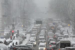 Kod Kijeva zbog snega kolona duga 70 kilometara