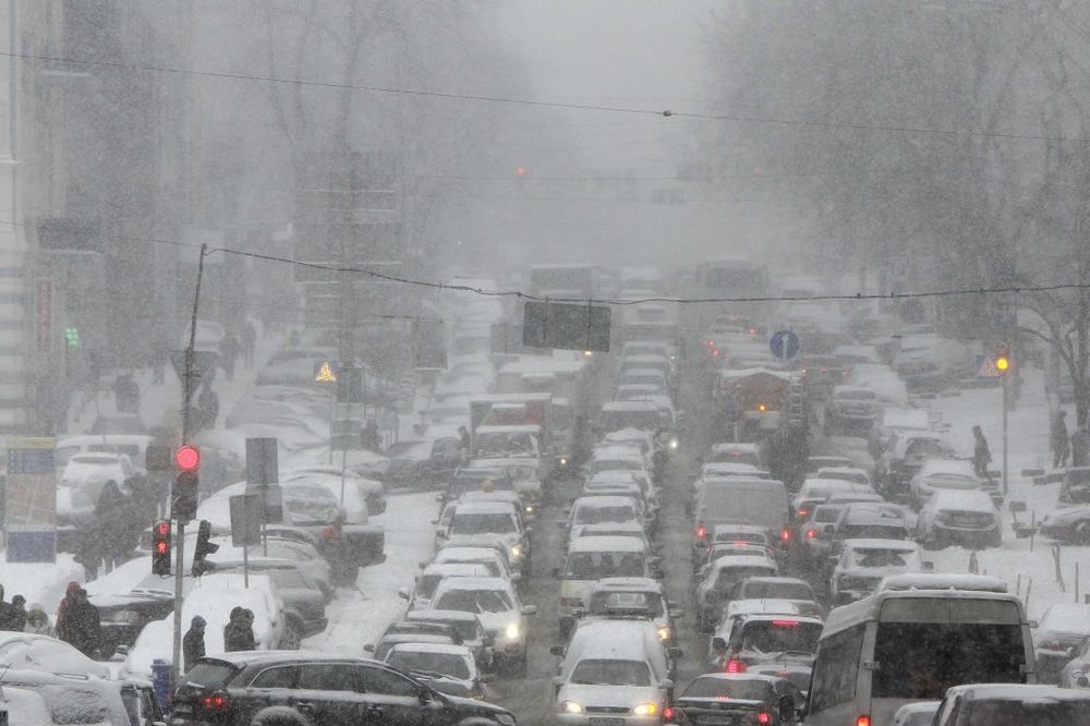 Kod Kijeva zbog snega kolona duga 70 kilometara