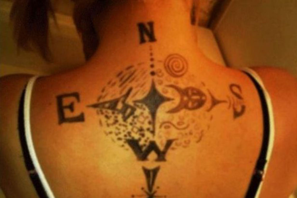 POKVAREN KOMPAS: Tetovaža sa pogrešnim stranama sveta