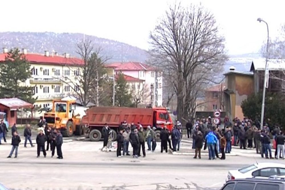 BLOKADA SUDA: Izricanje presude šestorici Srba u severnoj Mitrovici odloženo za 12 sati
