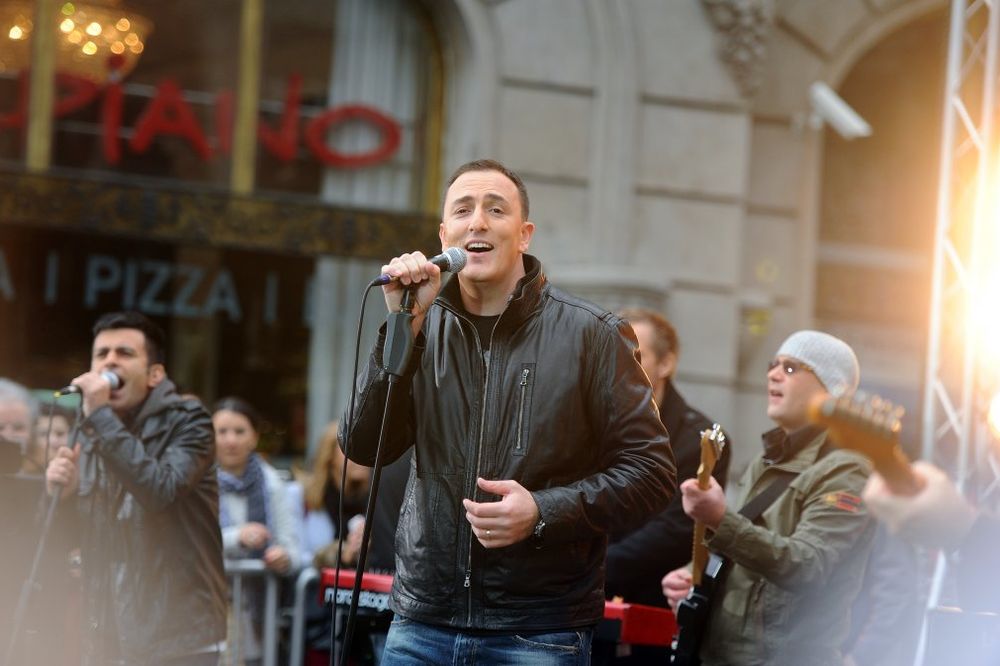 Sergej Ćetković peva Ušću za rođendan