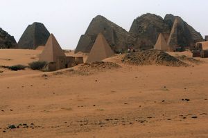 SREDNJA KLASA: U Sudanu otkriveno 35 malih piramida